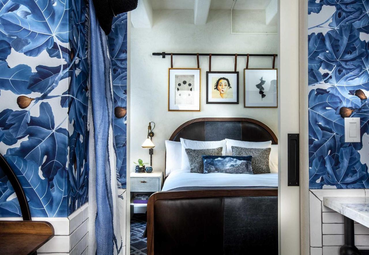 Hotel Figueroa, Unbound Collection By Hyatt Los Angeles Kültér fotó A bedroom at the Standard East Village
