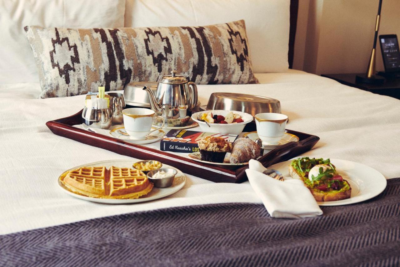 Hotel Figueroa, Unbound Collection By Hyatt Los Angeles Kültér fotó Room service