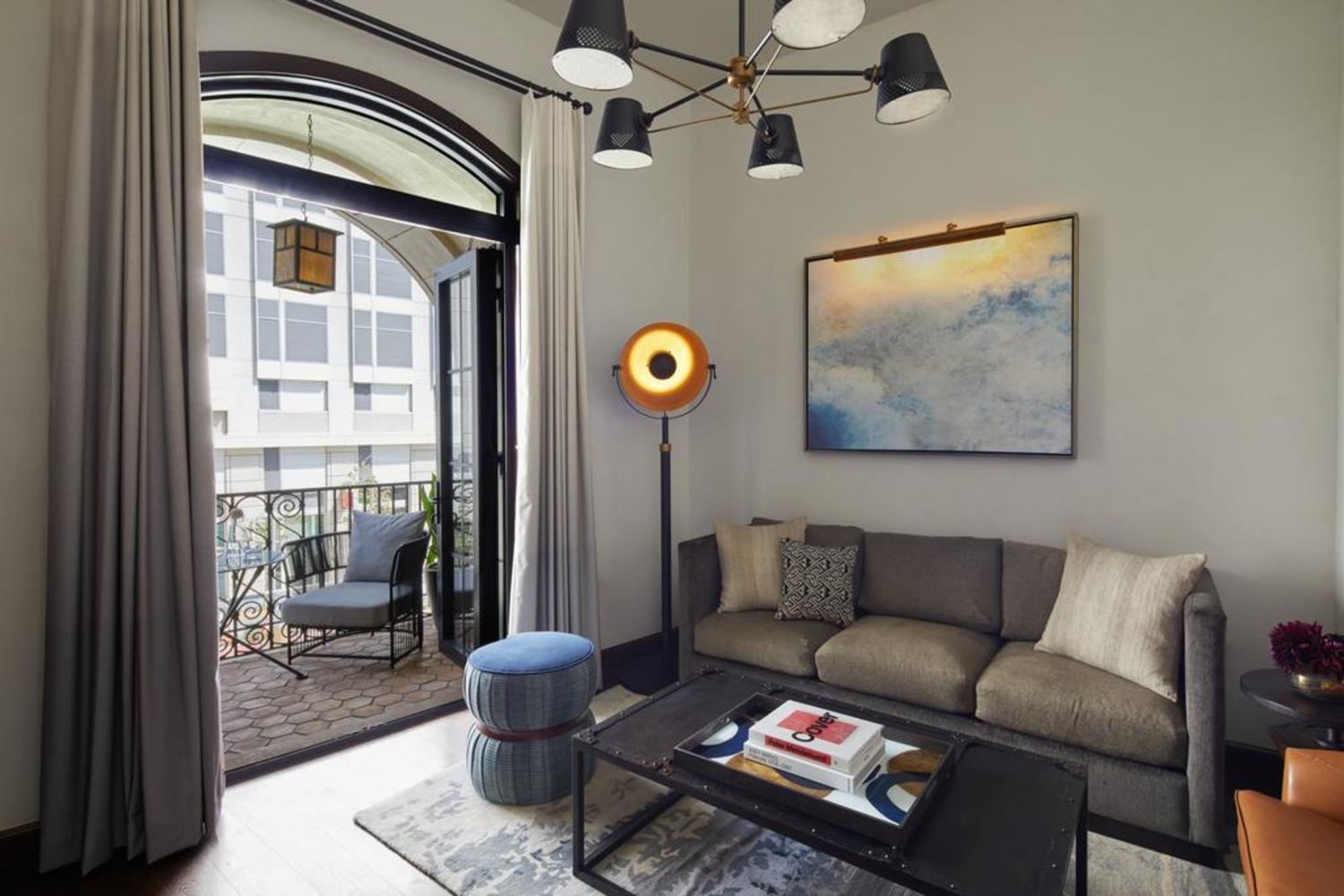 Hotel Figueroa, Unbound Collection By Hyatt Los Angeles Kültér fotó A living room in a typical apartment at The Standard East Village