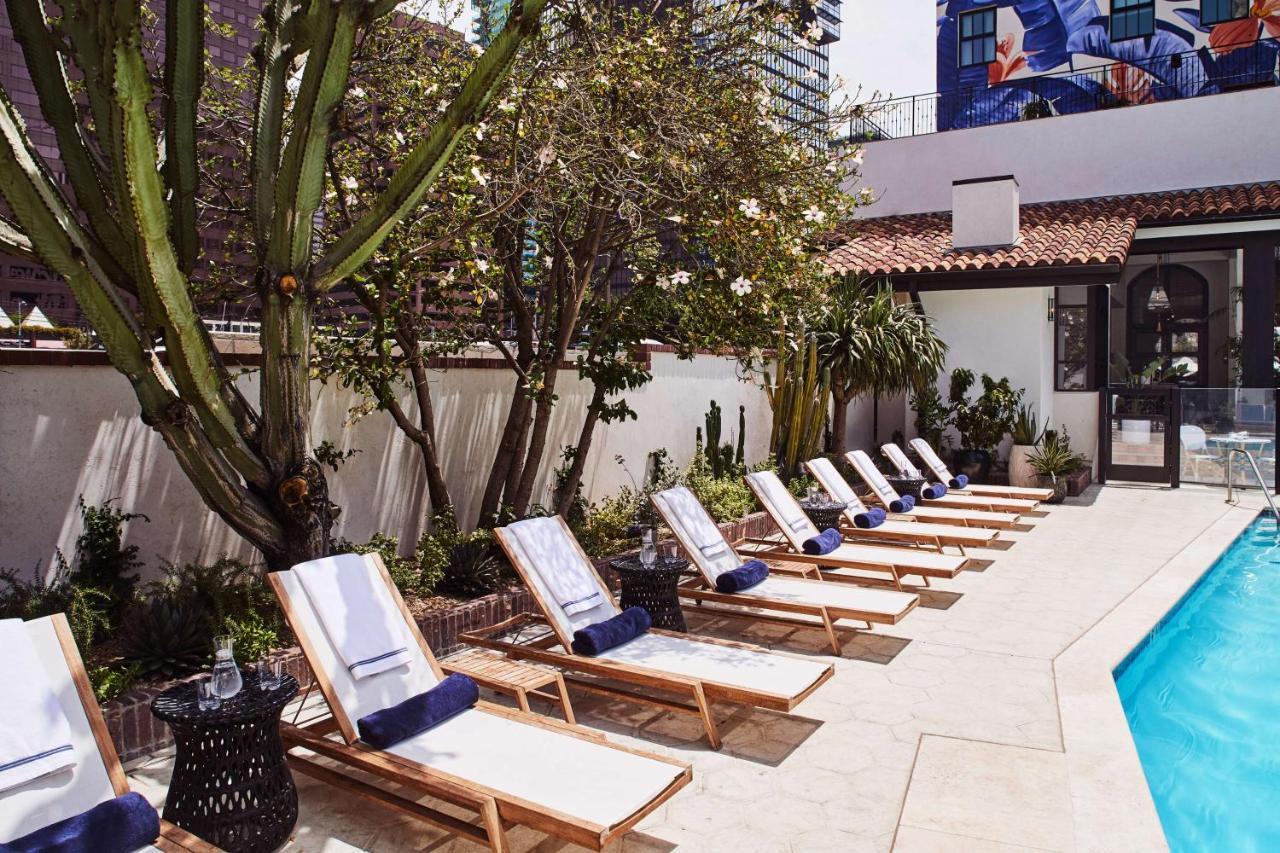 Hotel Figueroa, Unbound Collection By Hyatt Los Angeles Kültér fotó The pool at the Hotel Bel-Air