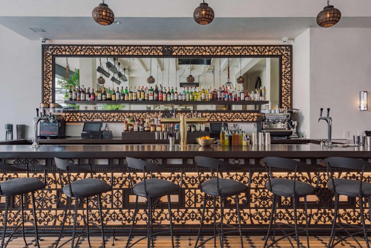 Hotel Figueroa, Unbound Collection By Hyatt Los Angeles Kültér fotó The bar at the restaurant