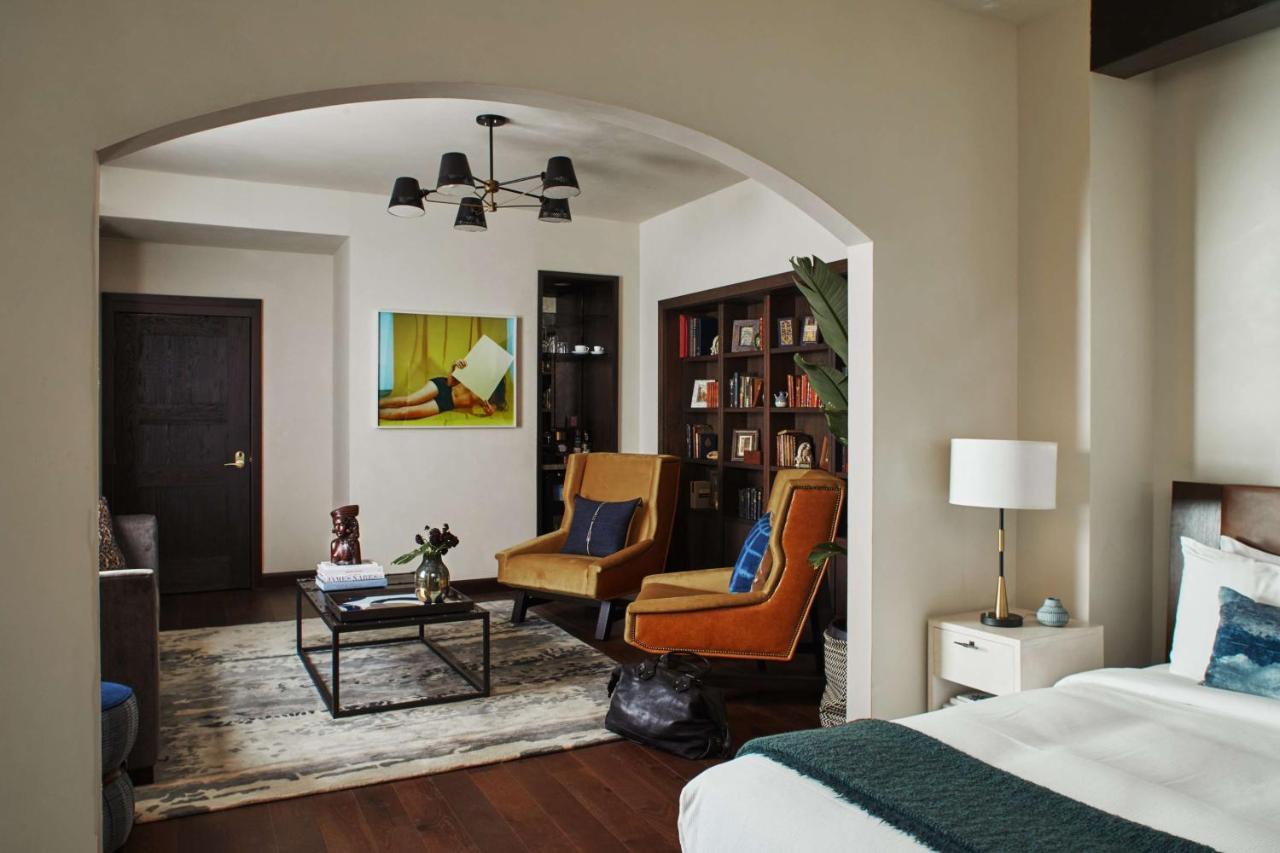Hotel Figueroa, Unbound Collection By Hyatt Los Angeles Kültér fotó A suite at the hotel