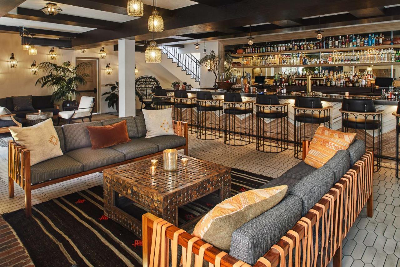 Hotel Figueroa, Unbound Collection By Hyatt Los Angeles Kültér fotó The bar at the London Edition