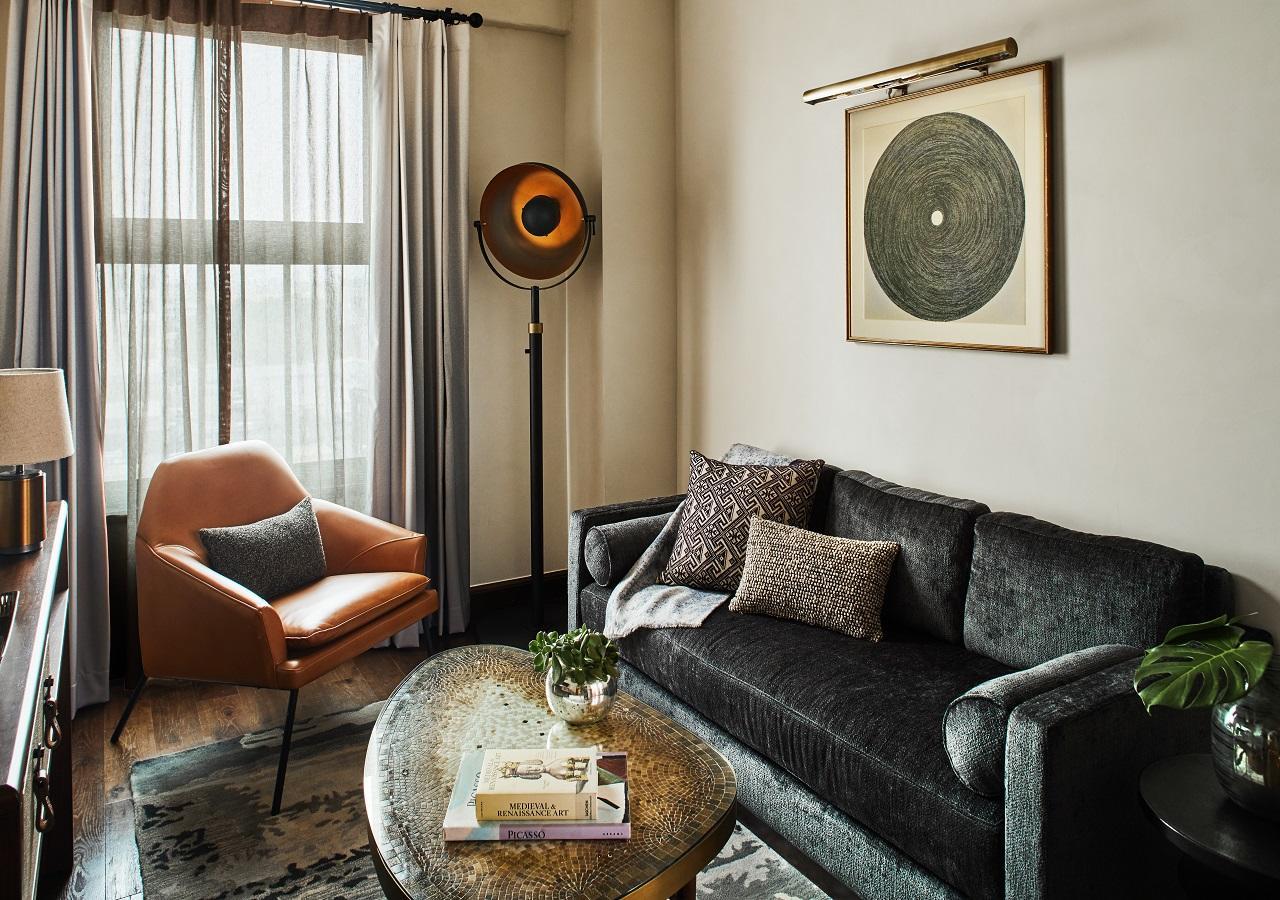 Hotel Figueroa, Unbound Collection By Hyatt Los Angeles Kültér fotó A living room at the hotel